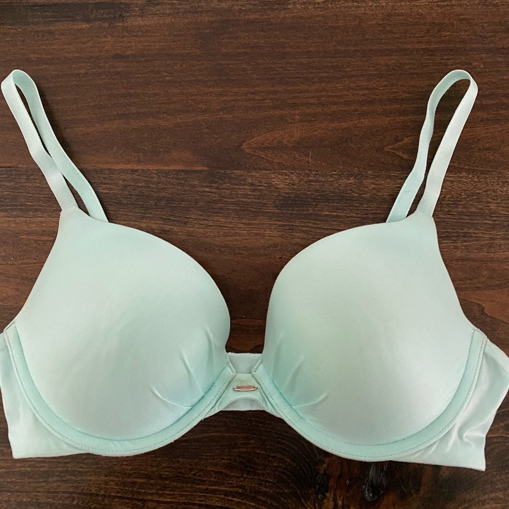 Victoria Secret Fabulous plunge push up bra. 36C